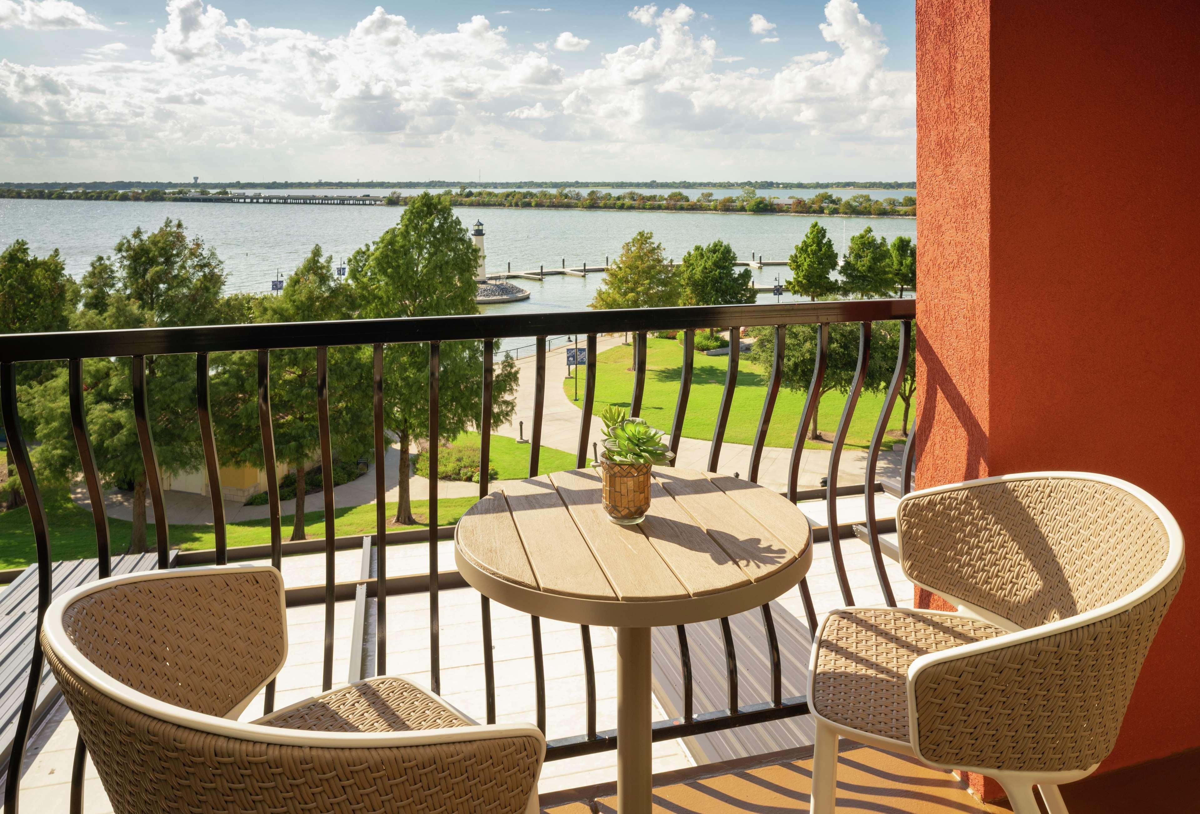 Hilton Dallas/Rockwall Lakefront Hotel Екстериор снимка