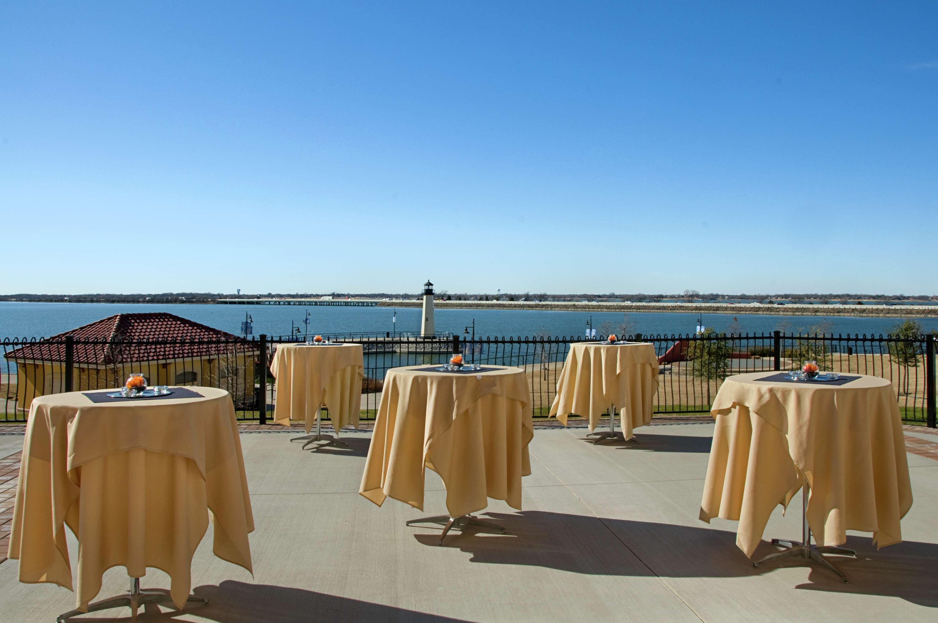 Hilton Dallas/Rockwall Lakefront Hotel Екстериор снимка