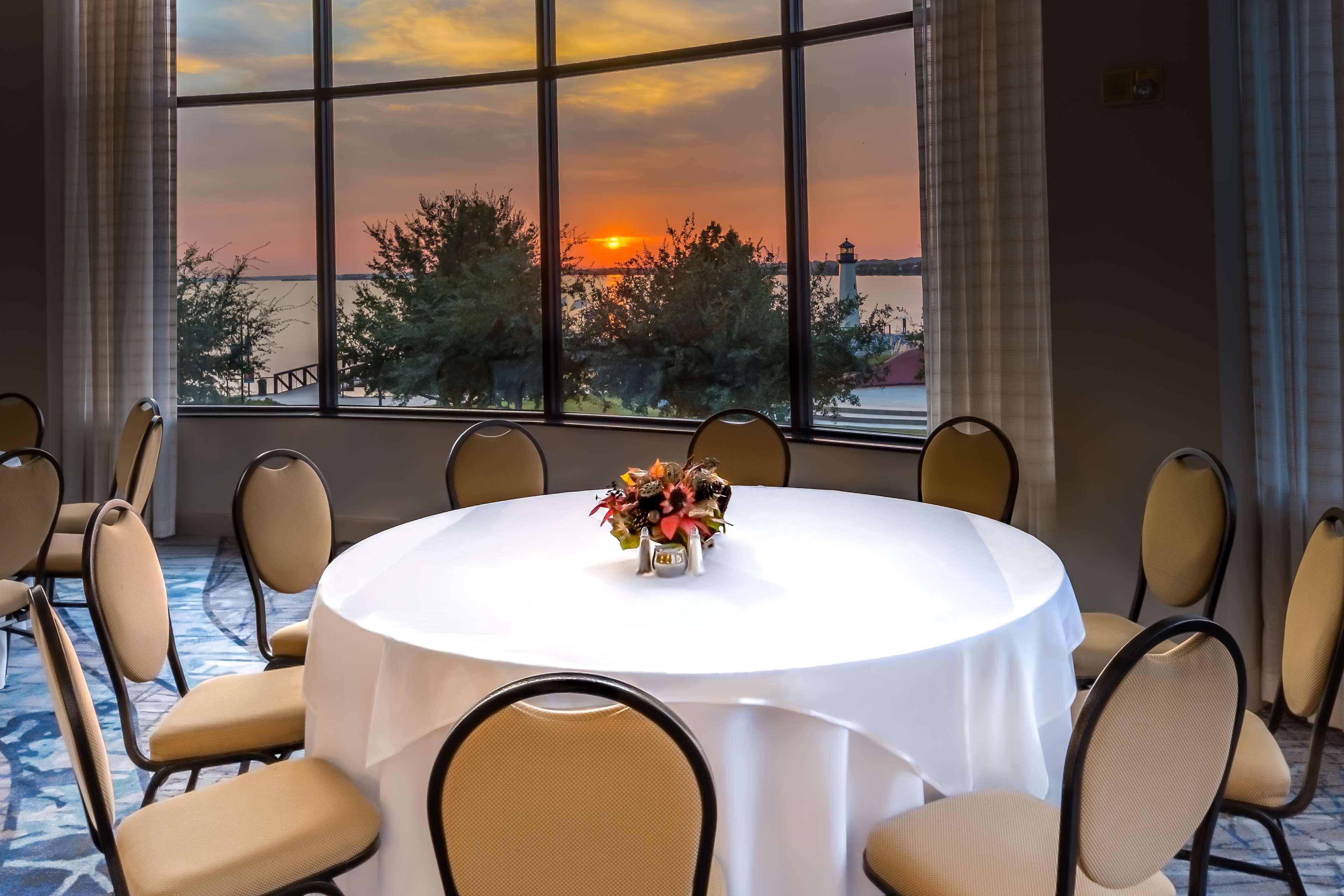 Hilton Dallas/Rockwall Lakefront Hotel Екстериор снимка